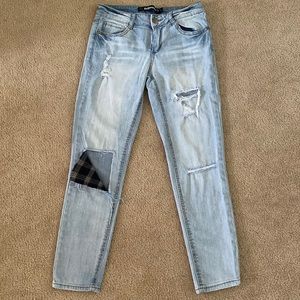 Ripped low waisted jeans